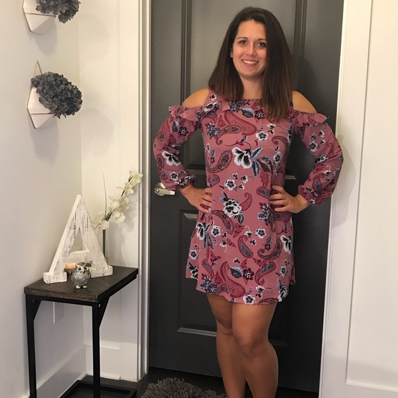 Dresses & Skirts - Cold shoulder dress with ruffles NWT